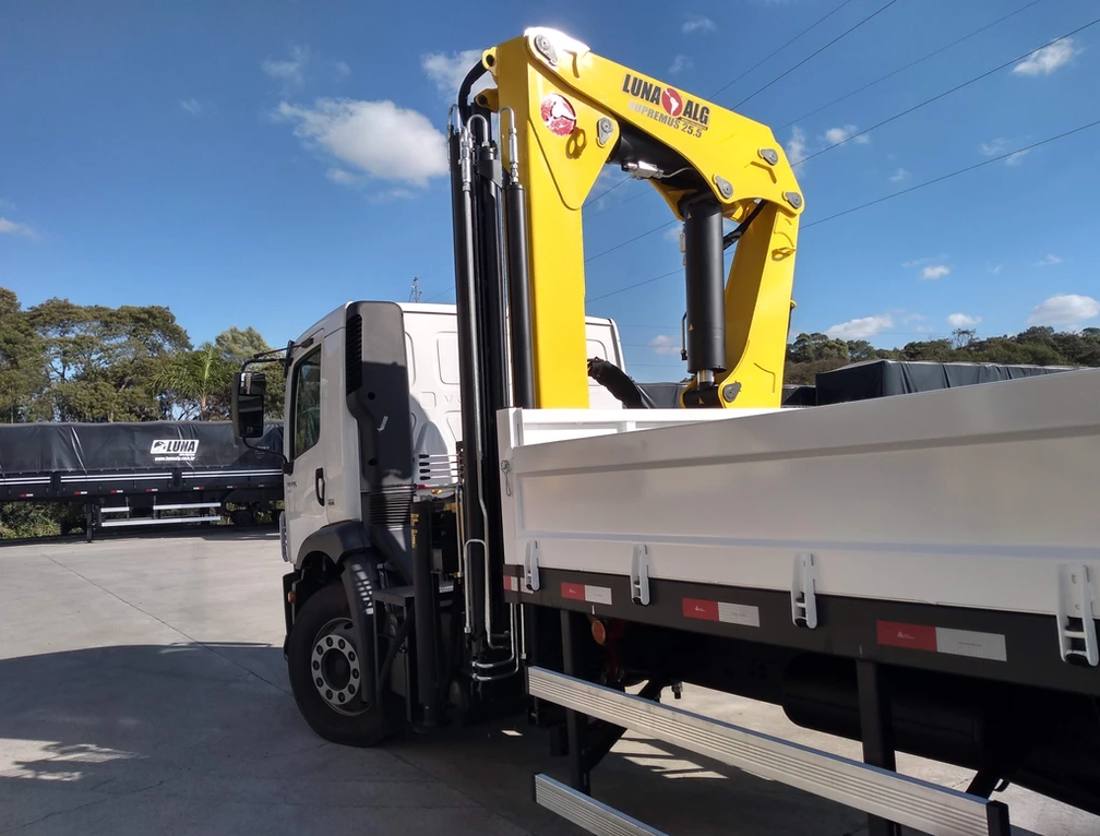 Rossignoli Locações - Guindaste Munck Luna 25.5 Supremus